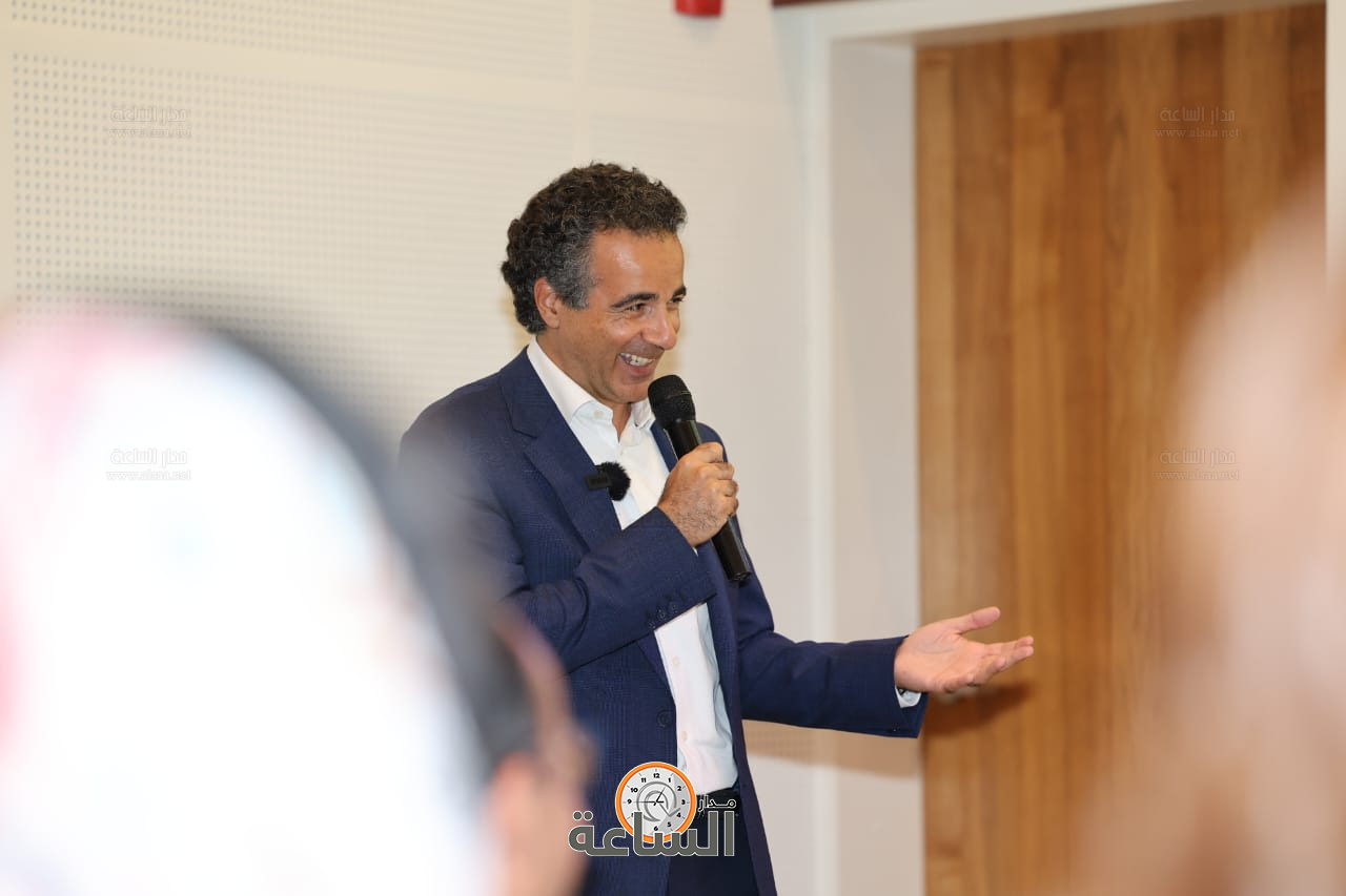 Madar Al-Saa Images 0.748971457352678