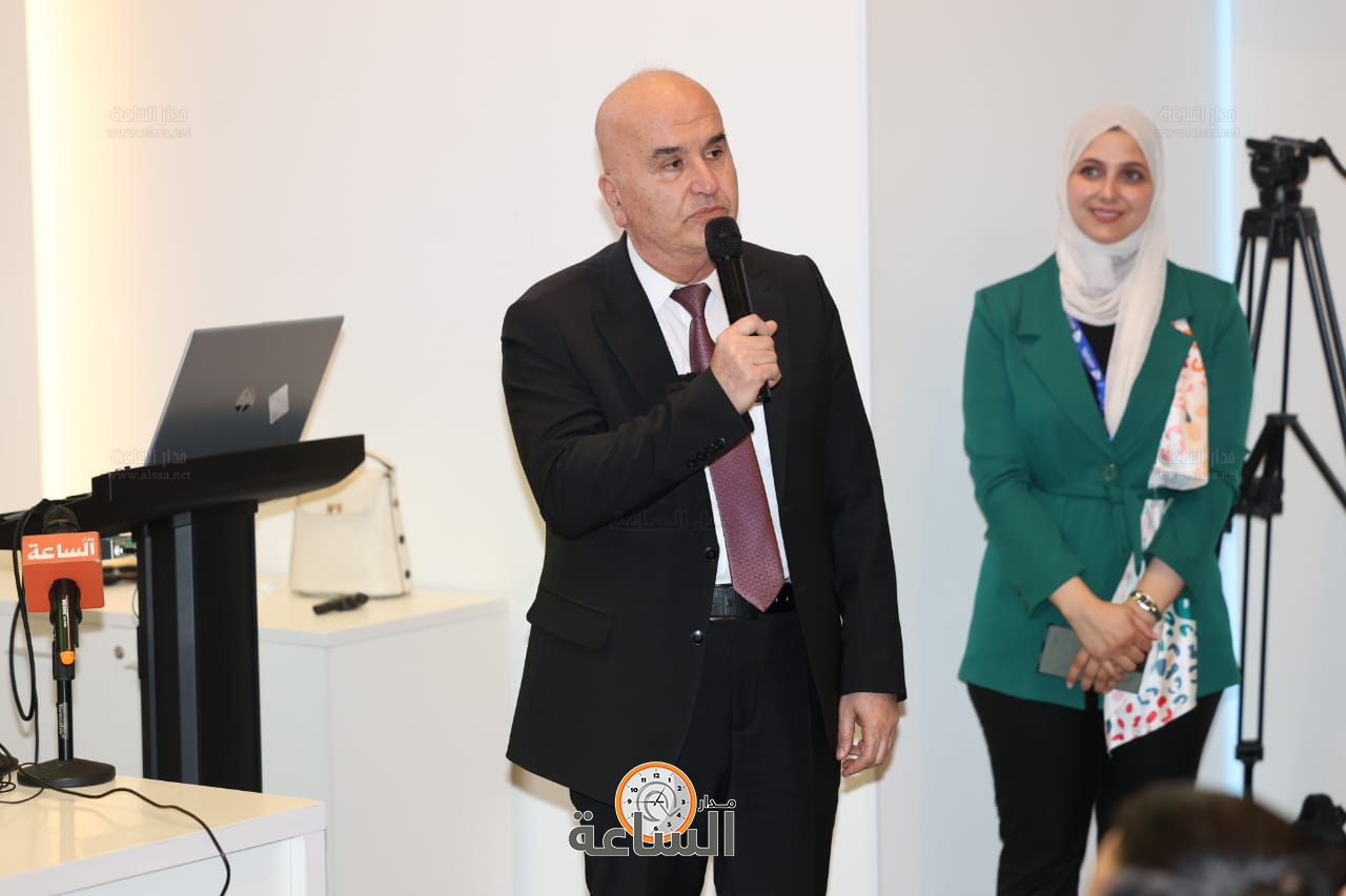 Madar Al-Saa Images 0.3820775210245474