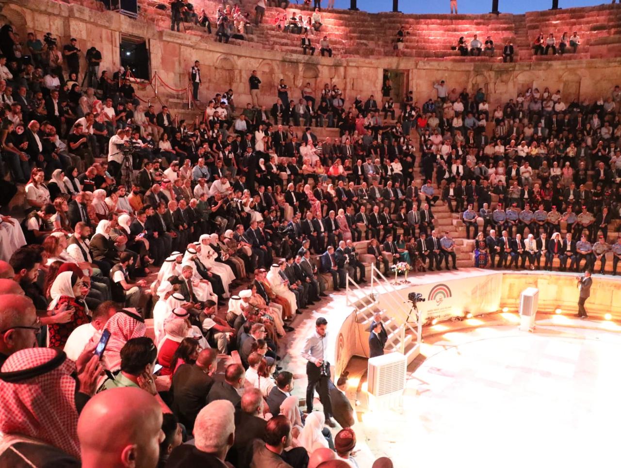 Madar Al-Saa Images 0.4828323746737343