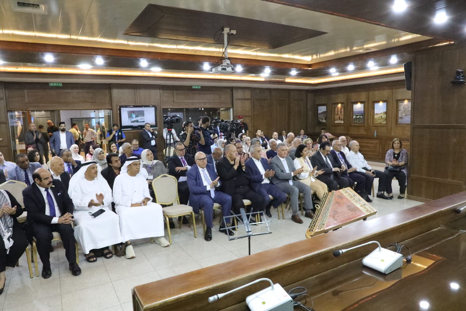 Madar Al-Saa Images 0.37633473398085004