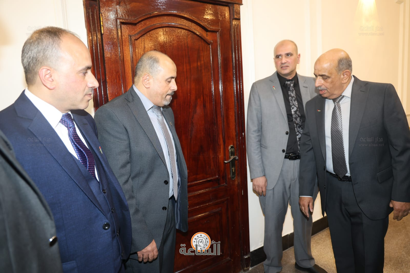 Madar Al-Saa Images 0.735568452469536