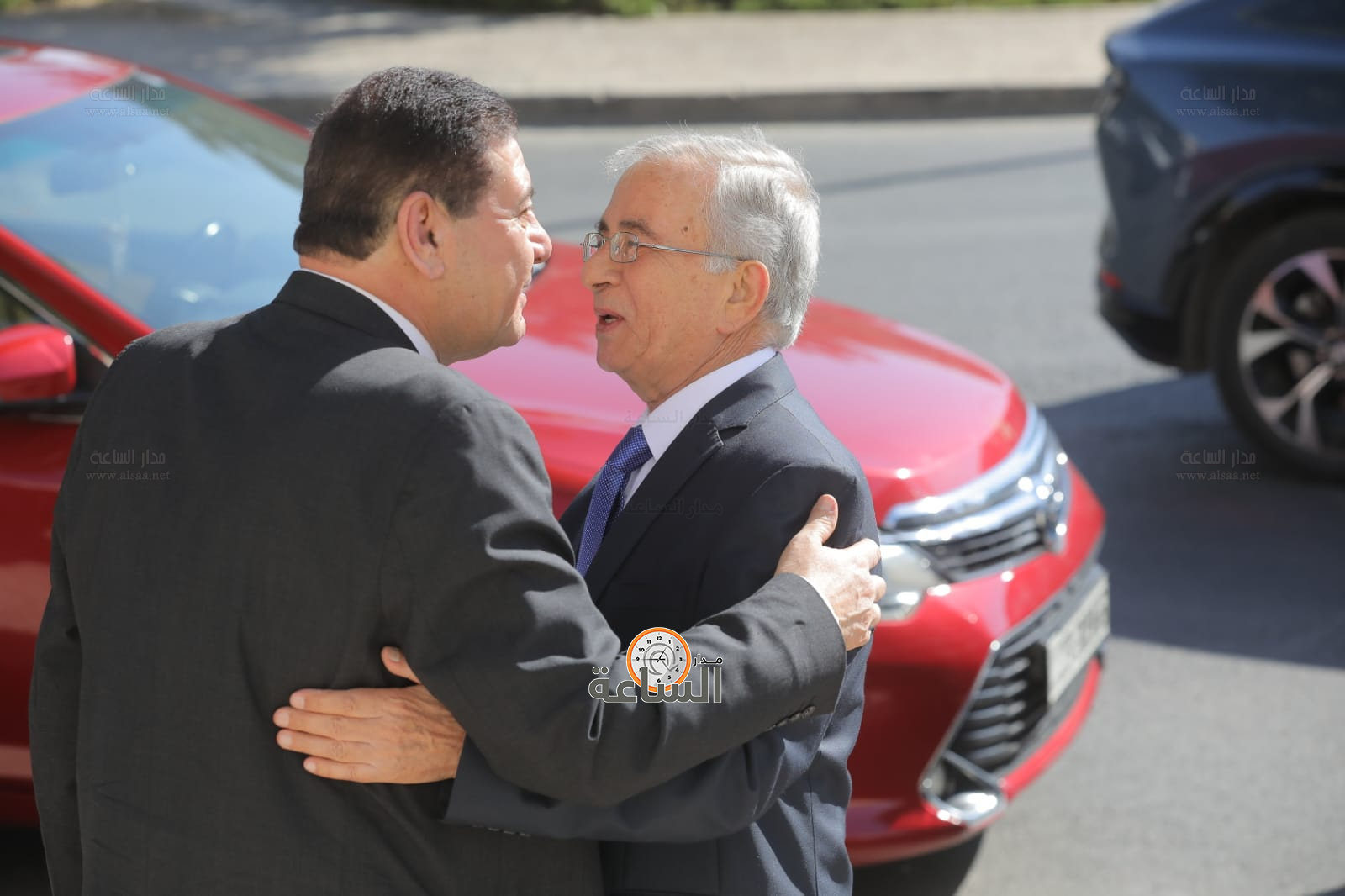 Madar Al-Saa Images 0.9319724419973999