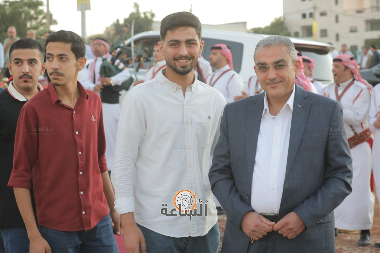 Madar Al-Saa Images 0.8793725895297254