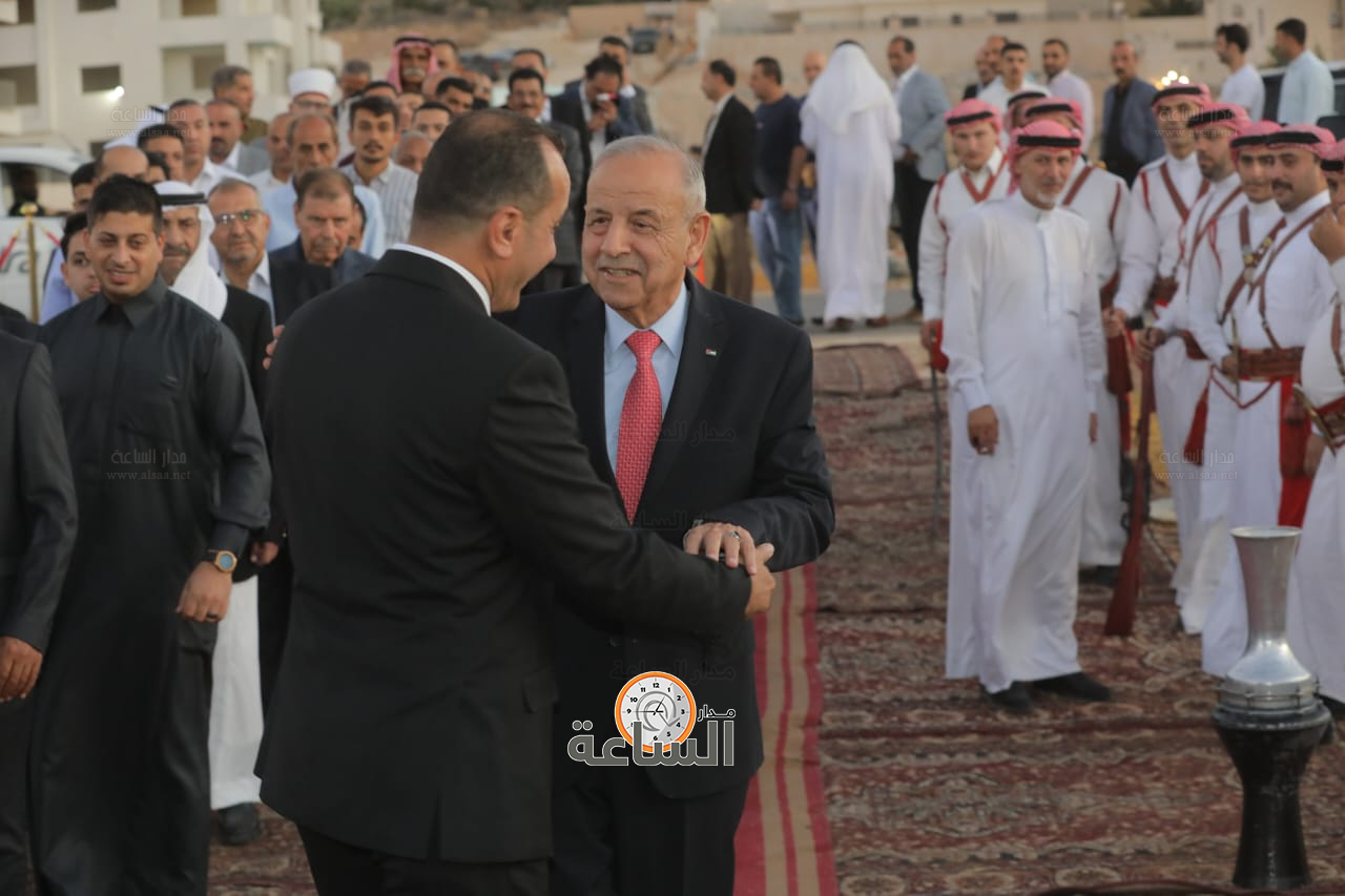 Madar Al-Saa Images 0.4385159515987017