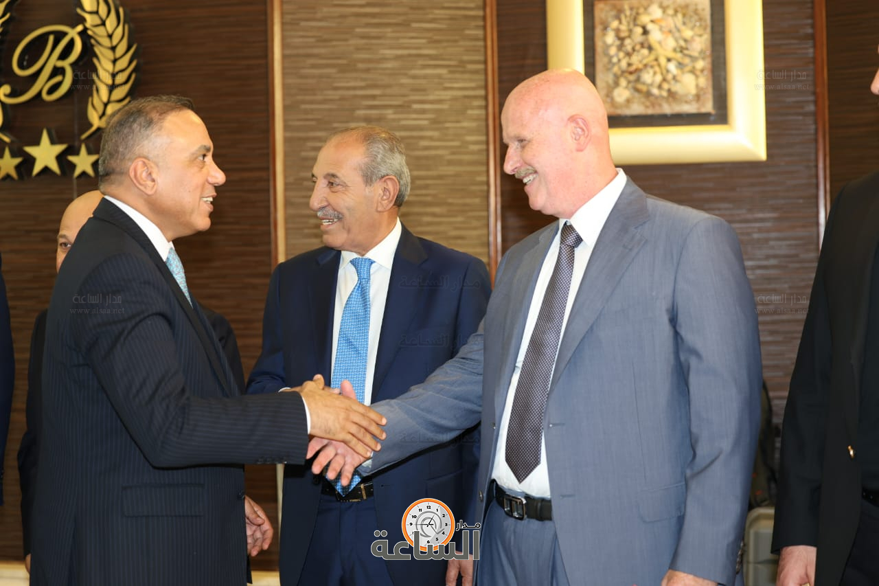 Madar Al-Saa Images 0.15715176970636302