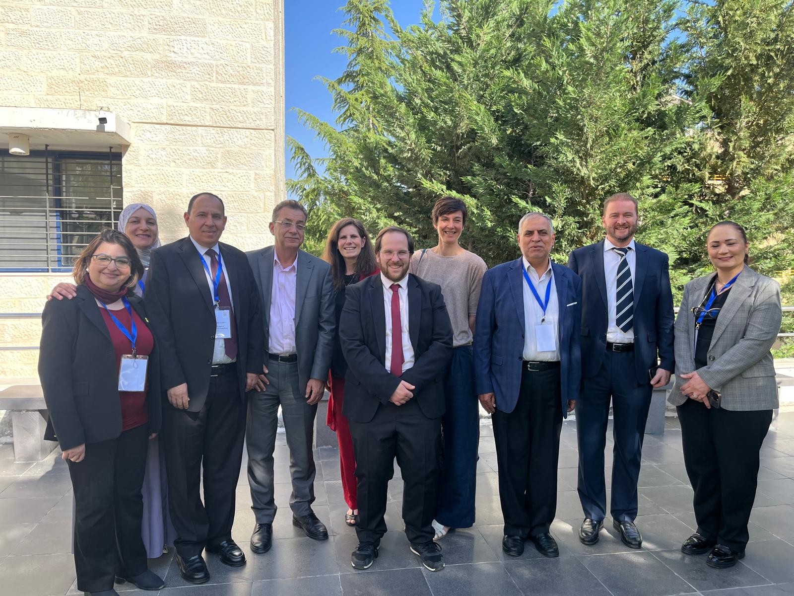 Madar Al-Saa Images 0.3960005605476896