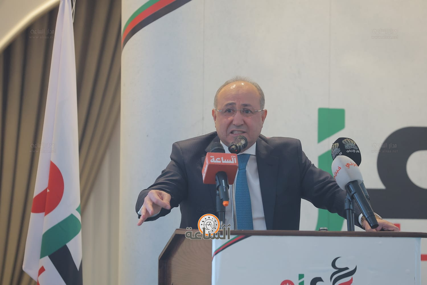 Madar Al-Saa Images 0.7057902064636336