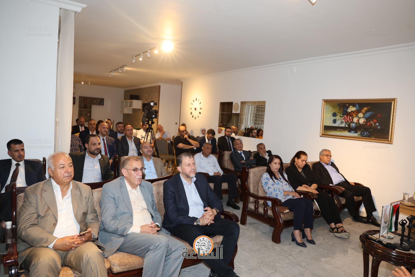 Madar Al-Saa Images 0.3808650910914766