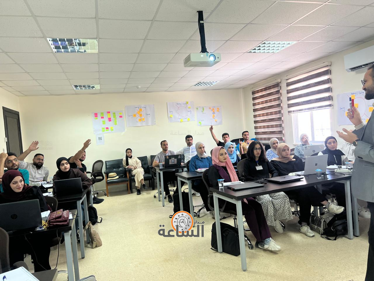 Madar Al-Saa Images 0.4322751469682736