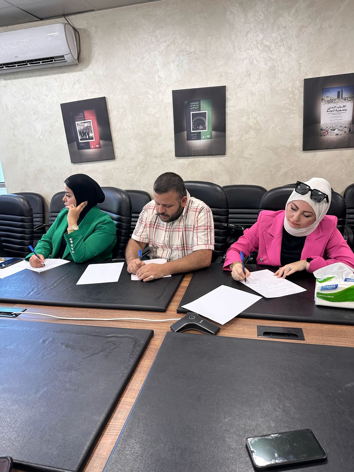 Madar Al-Saa Images 0.867405611957764