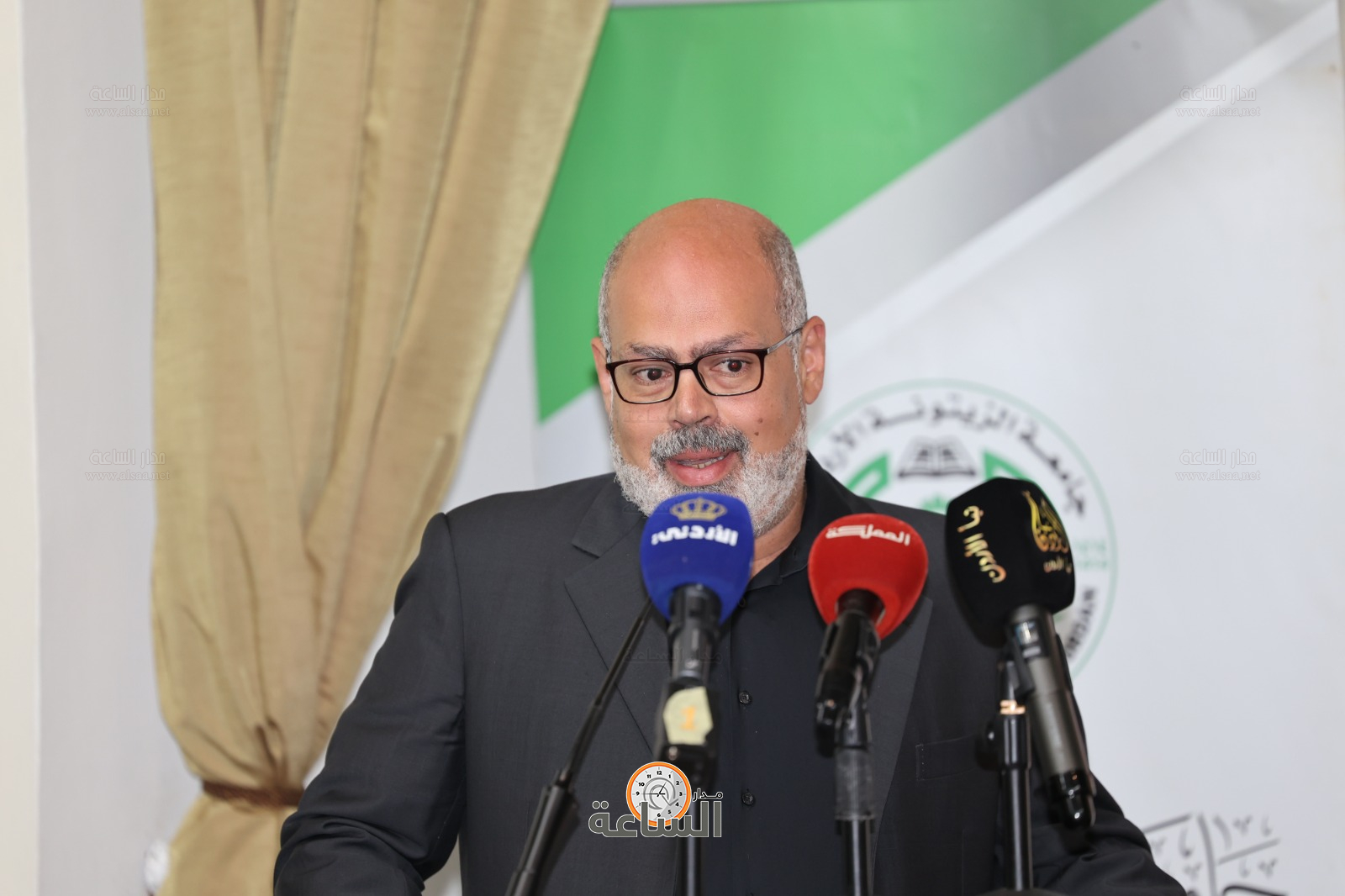 Madar Al-Saa Images 0.4861975650232978