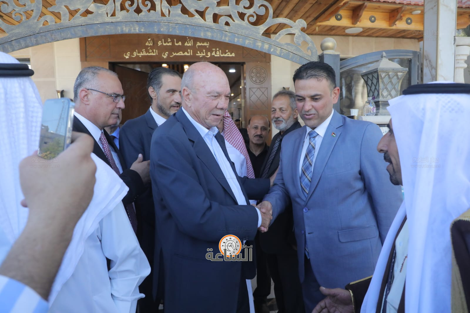 Madar Al-Saa Images 0.446059353242809