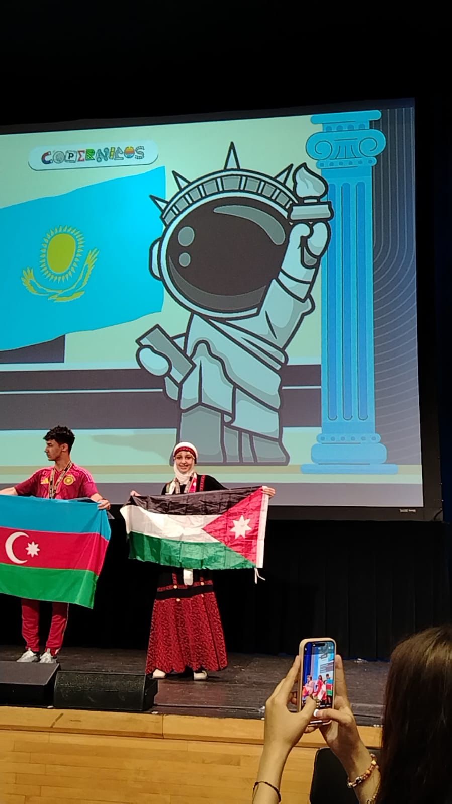 Madar Al-Saa Images 0.6369380971538599