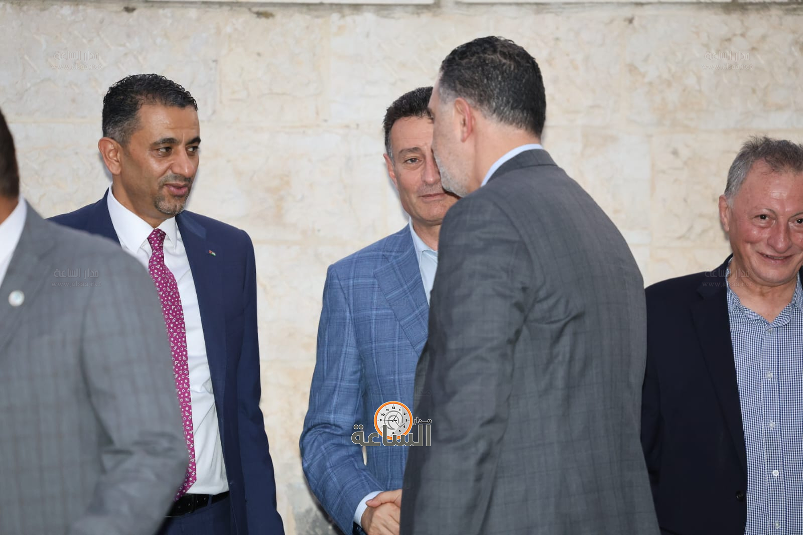 Madar Al-Saa Images 0.4149619440081308