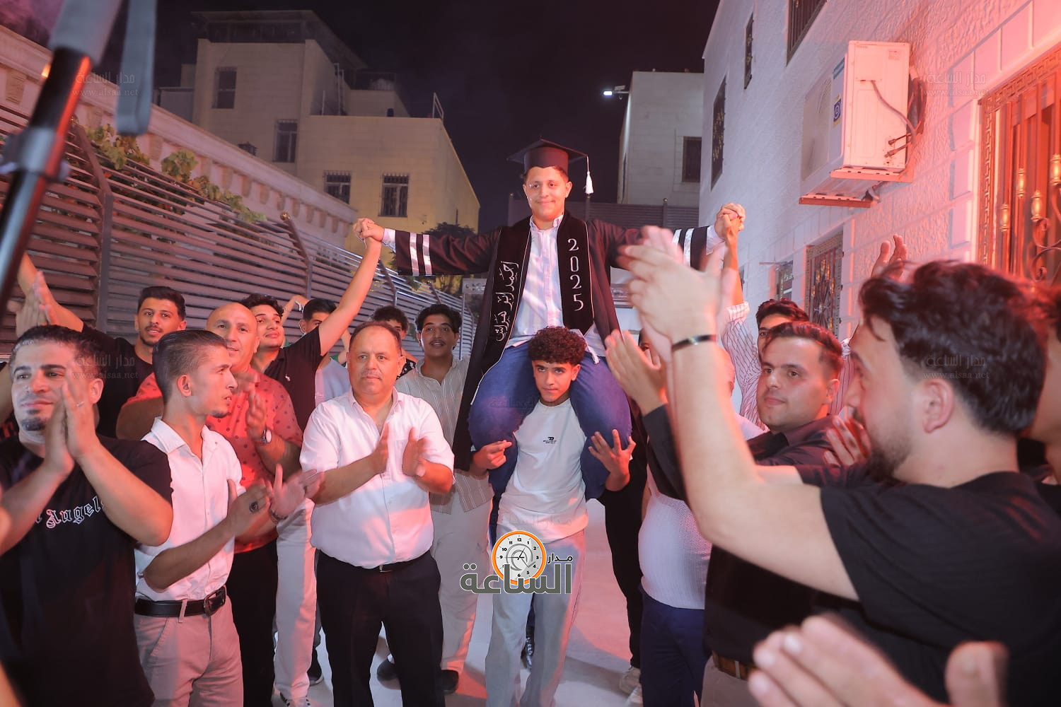 Madar Al-Saa Images 0.25602740447455363