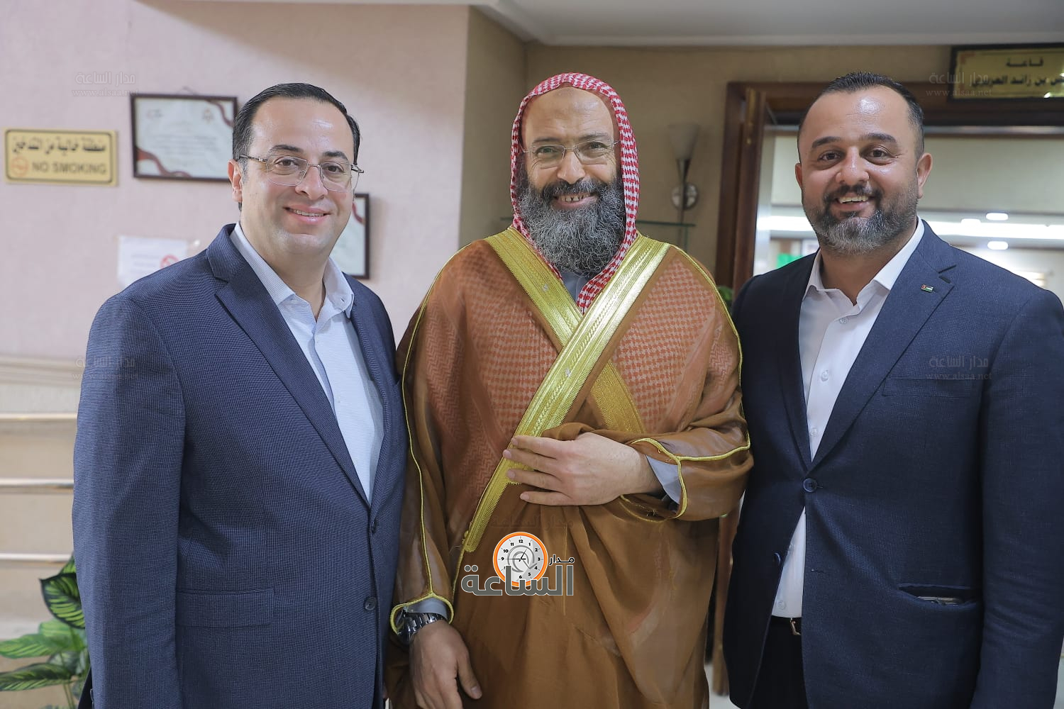 Madar Al-Saa Images 0.8769127229219795