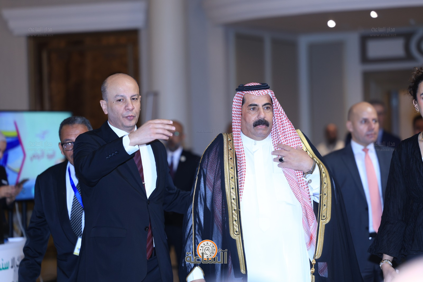 Madar Al-Saa Images 0.8672446388704321