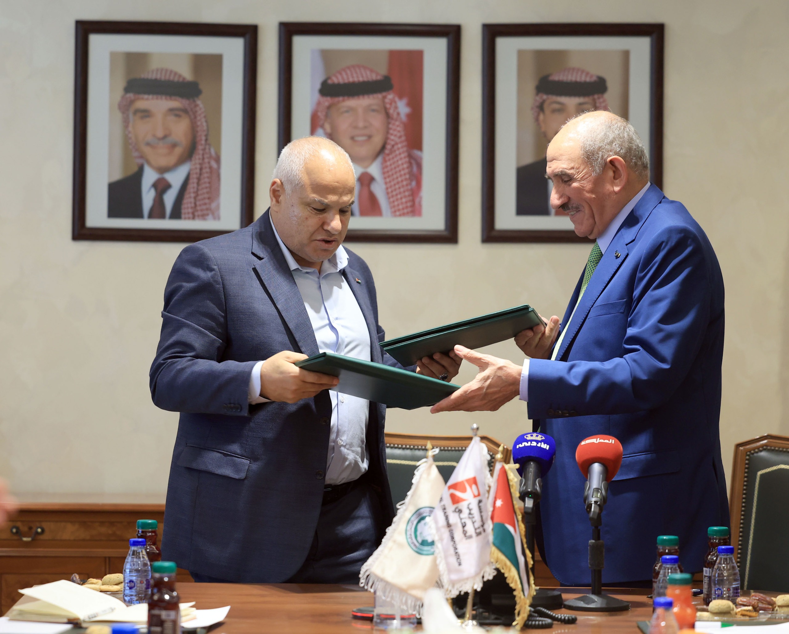 Madar Al-Saa Images 0.246457945624468