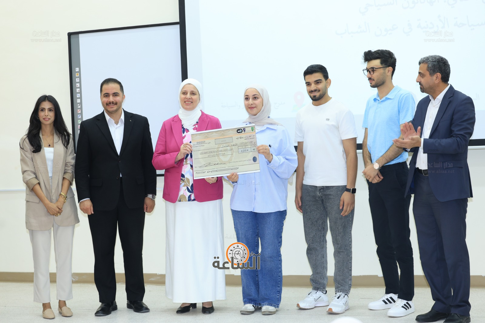 Madar Al-Saa Images 0.39126910015989136