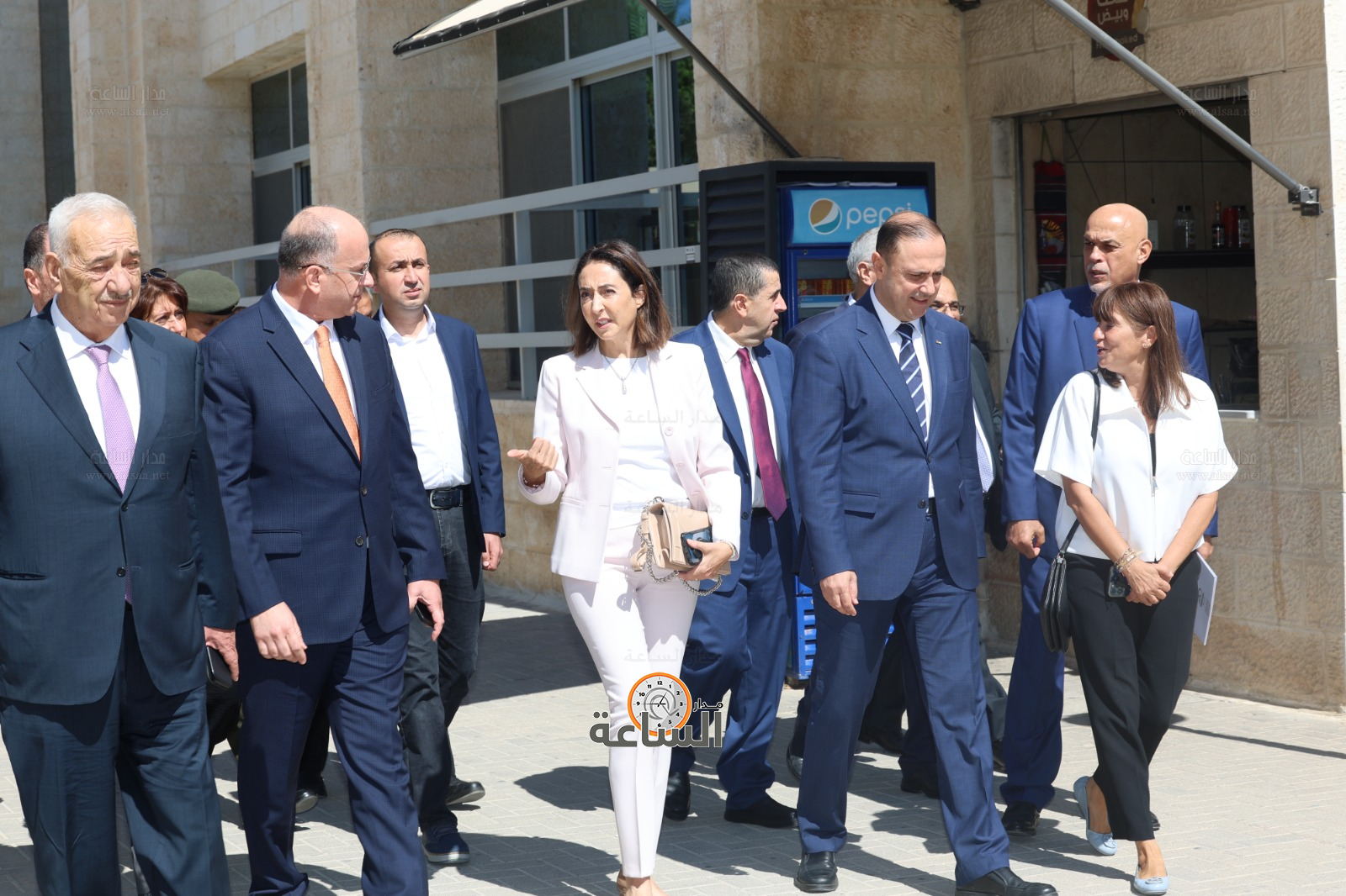 Madar Al-Saa Images 0.9401630101305795