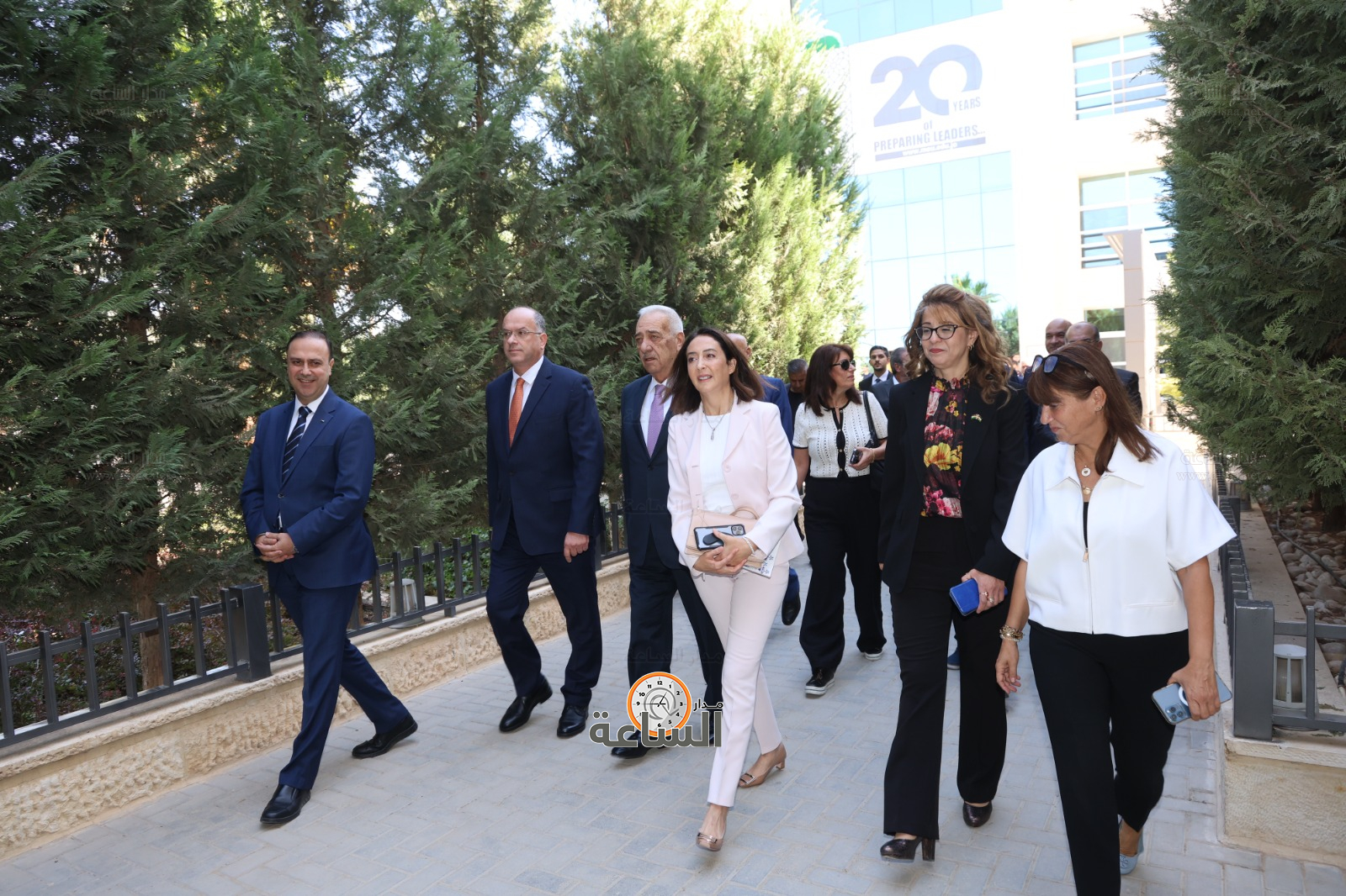 Madar Al-Saa Images 0.9901858953235294