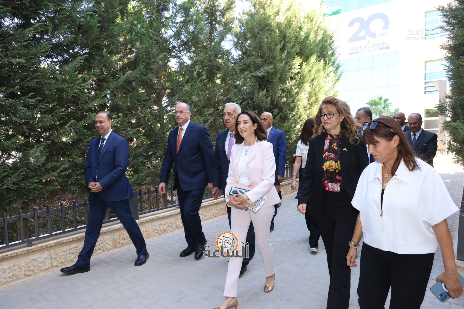 Madar Al-Saa Images 0.7575390380000115