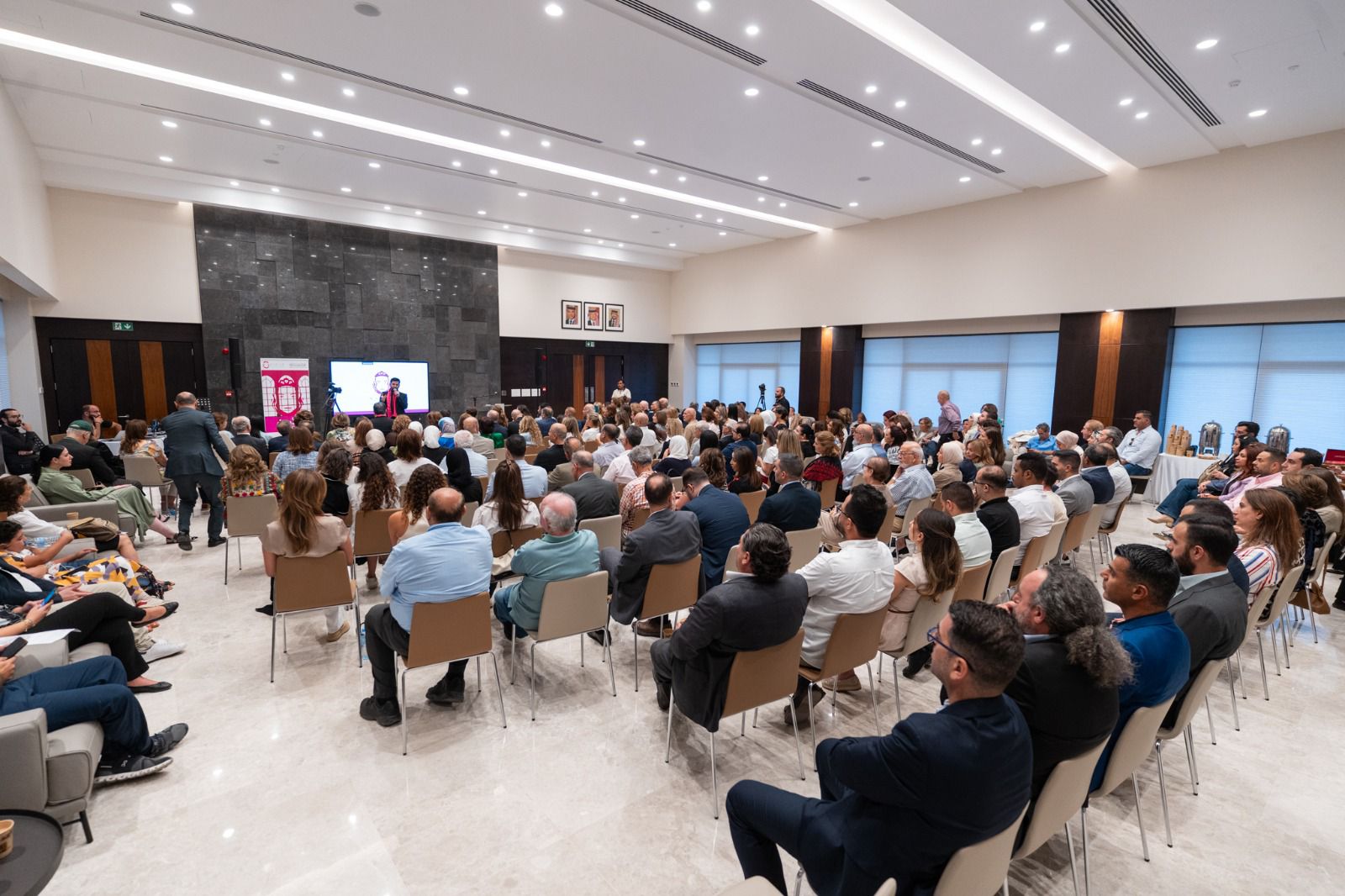 Madar Al-Saa Images 0.9801041231065628