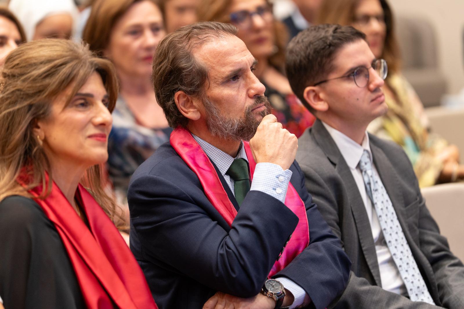 Madar Al-Saa Images 0.5627001503126564