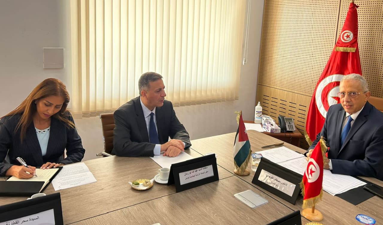 Madar Al-Saa Images 0.6966369422336632