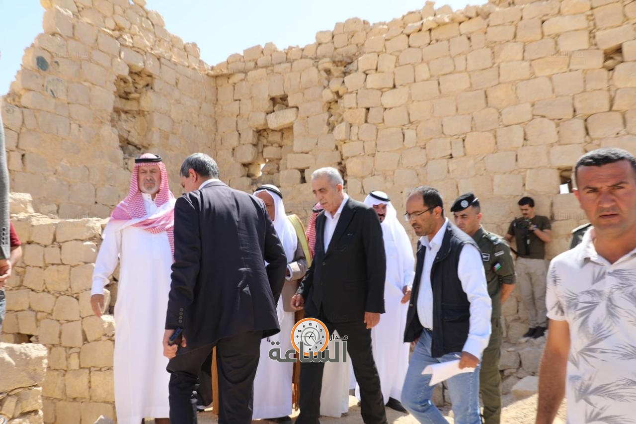 Madar Al-Saa Images 0.42385611069233897