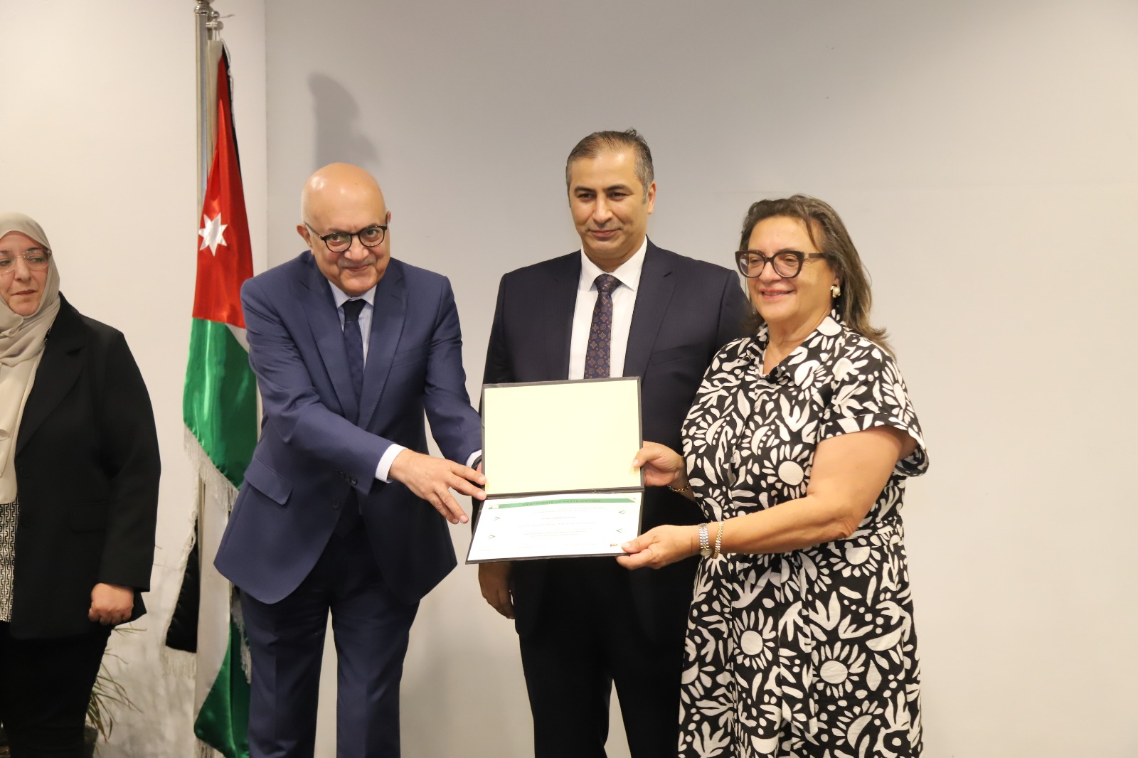 Madar Al-Saa Images 0.02278934316383574