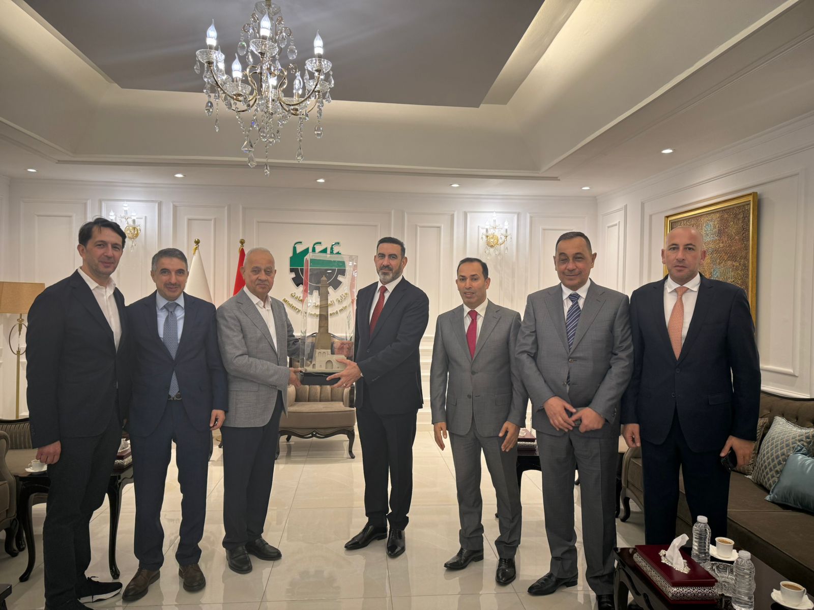 Madar Al-Saa Images 0.5628994283170089