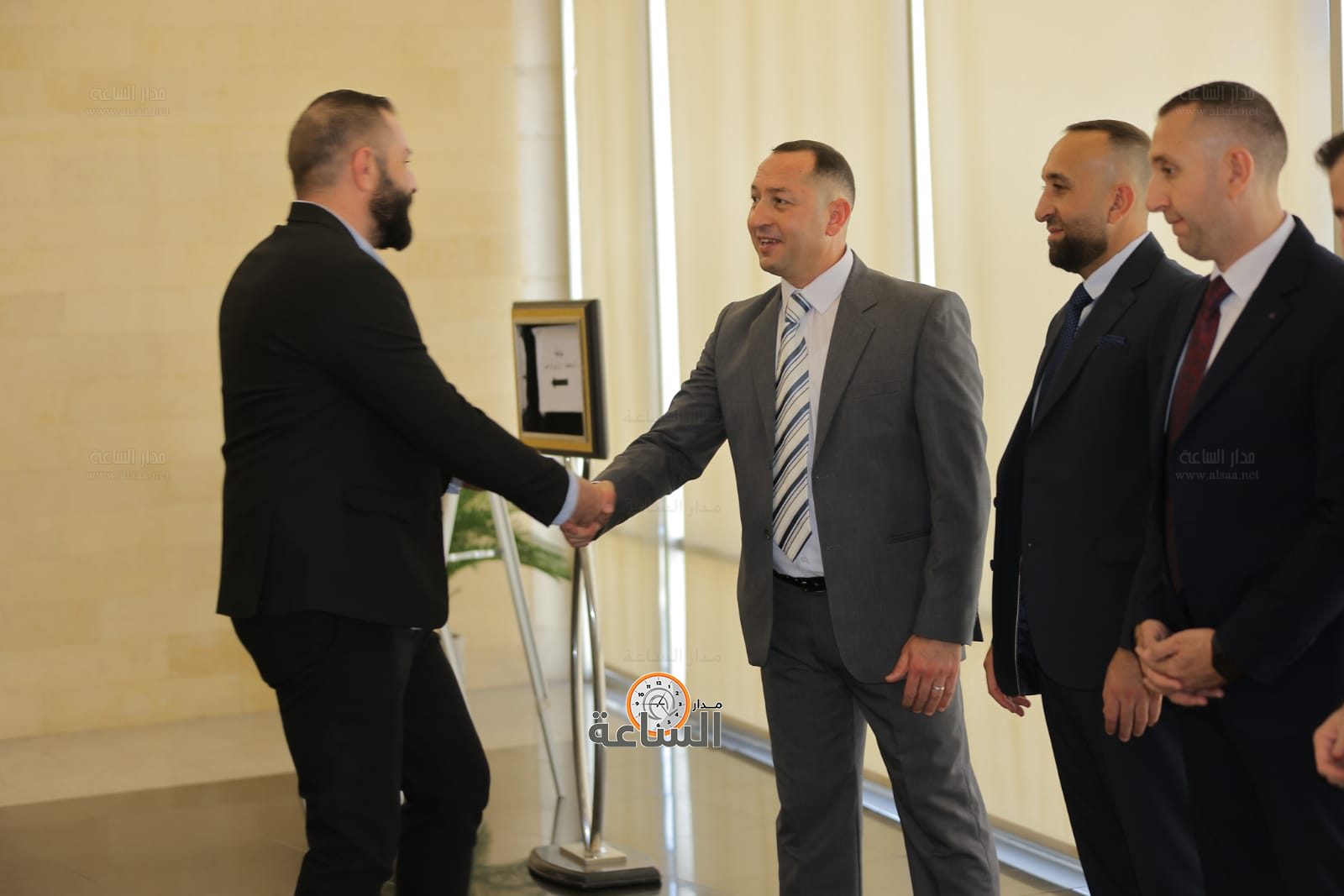 Madar Al-Saa Images 0.0722641132622448