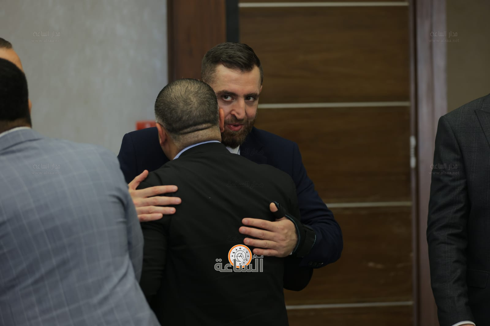 Madar Al-Saa Images 0.5627115105497607