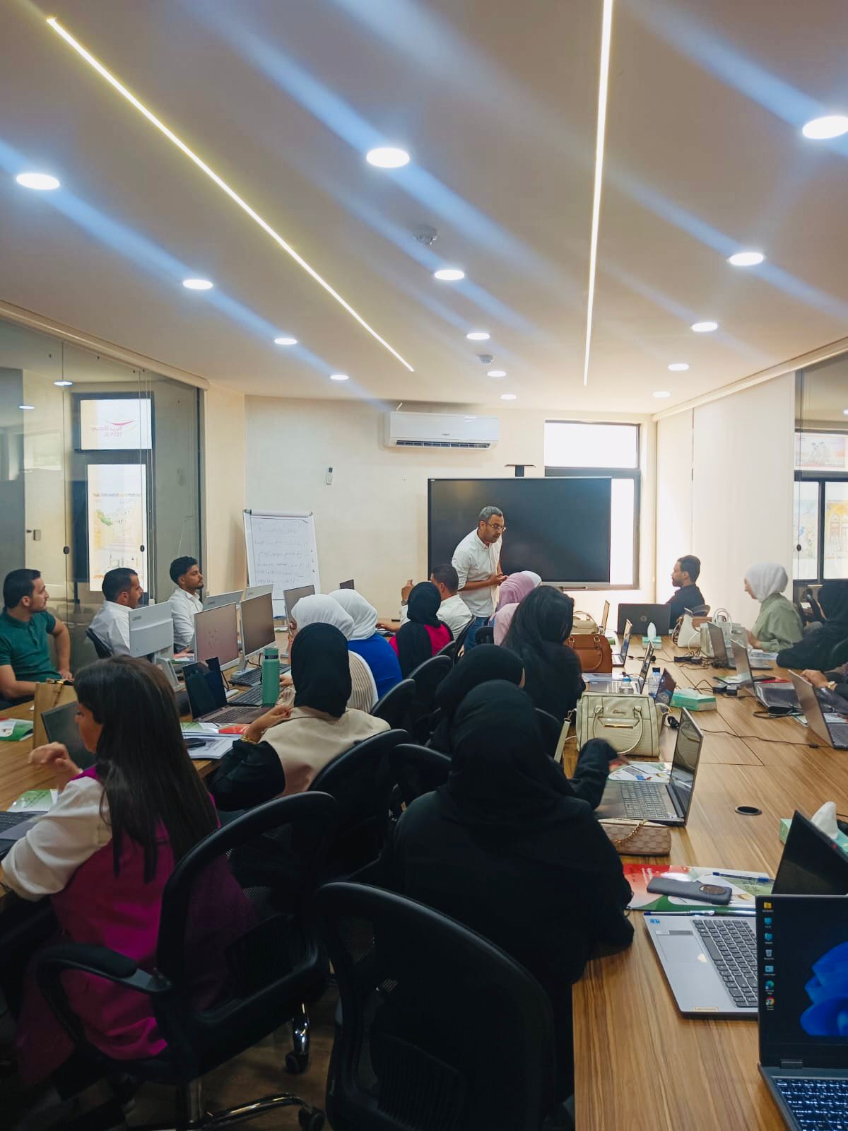 Madar Al-Saa Images 0.8439824463507263