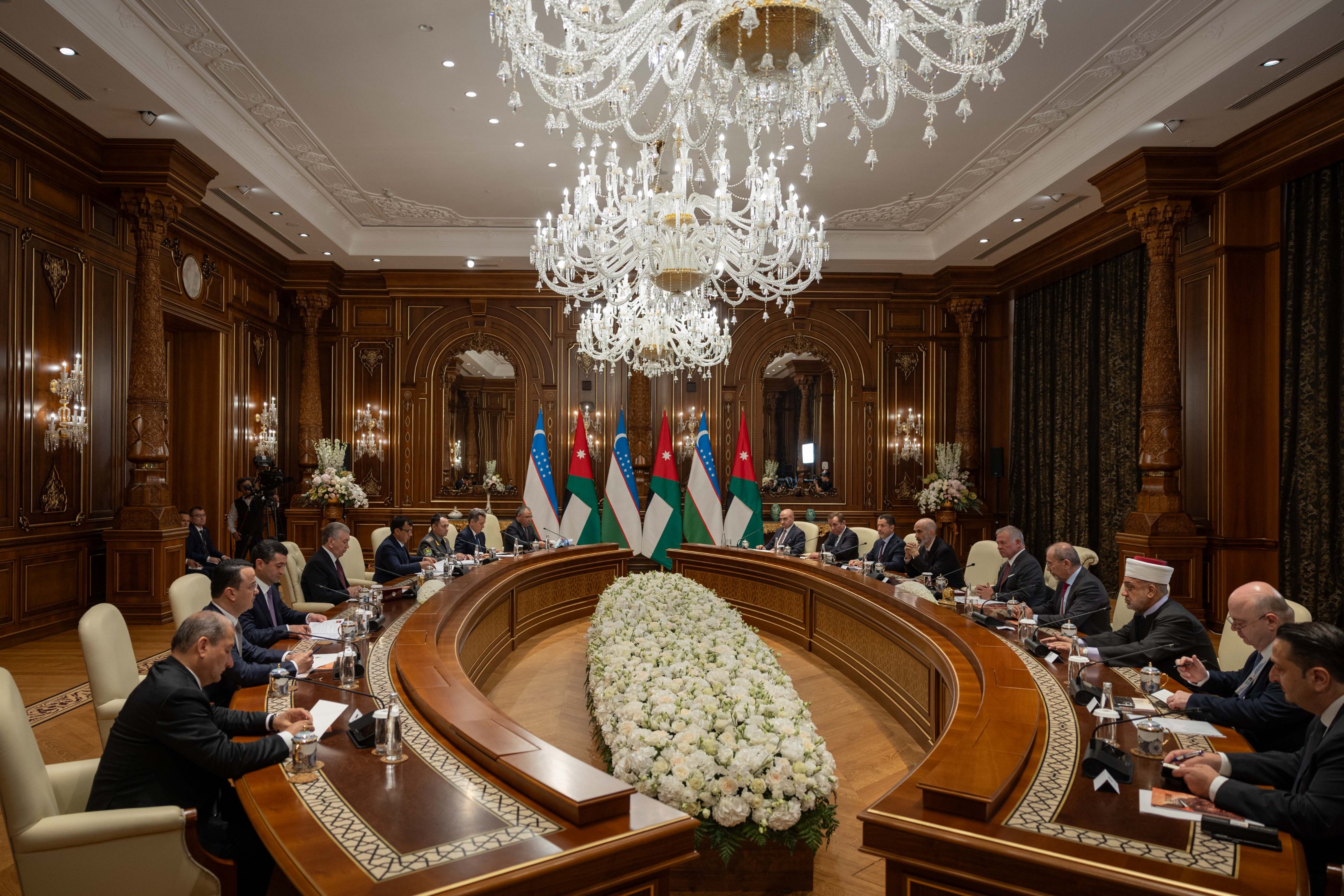 Madar Al-Saa Images 0.4447119207763037