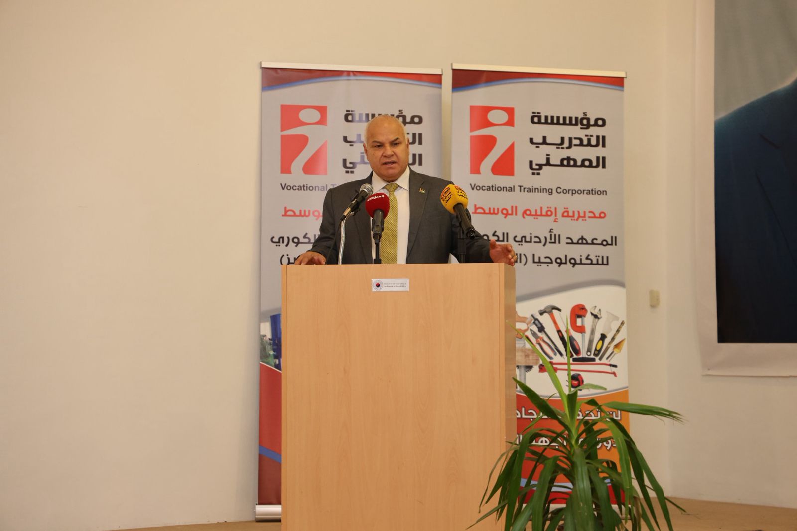 Madar Al-Saa Images 0.5464787969419752