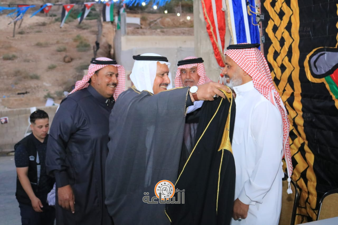 Madar Al-Saa Images 0.4477112661872046