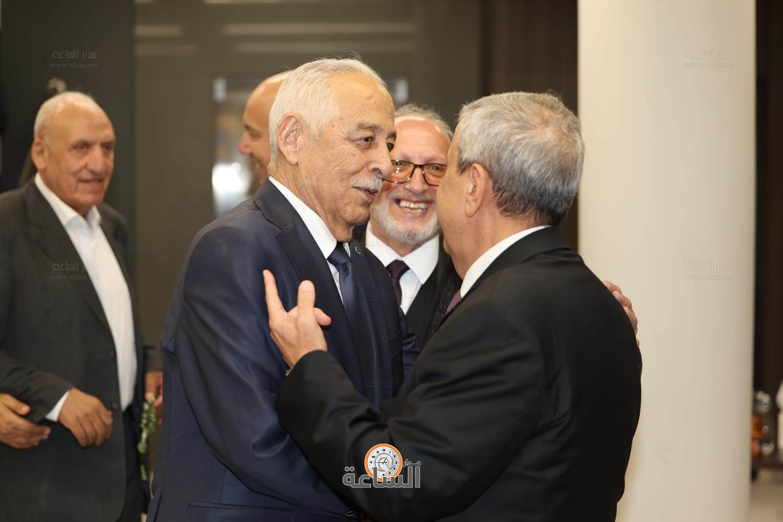 Madar Al-Saa Images 0.811214126281897