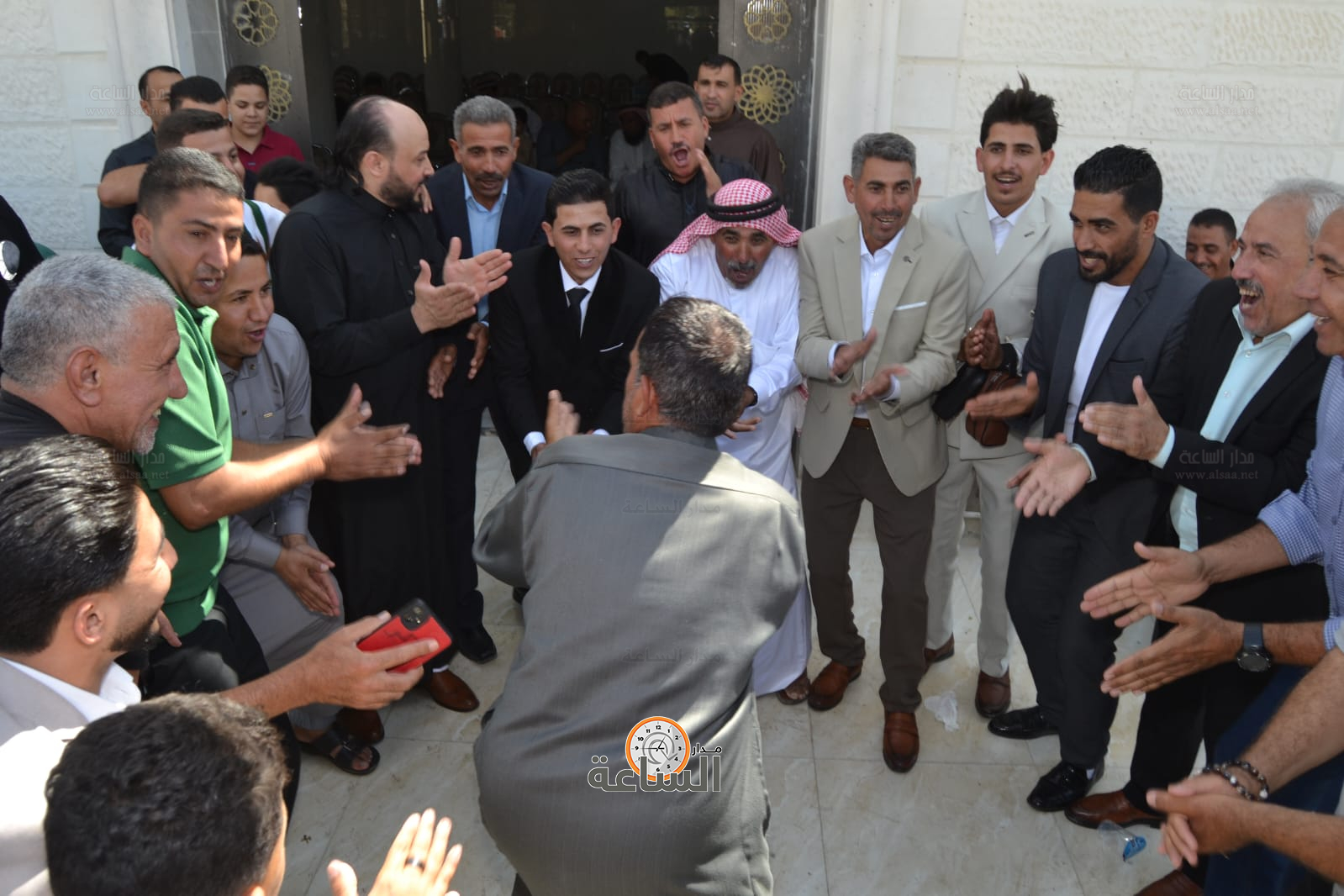 Madar Al-Saa Images 0.49988407790256273