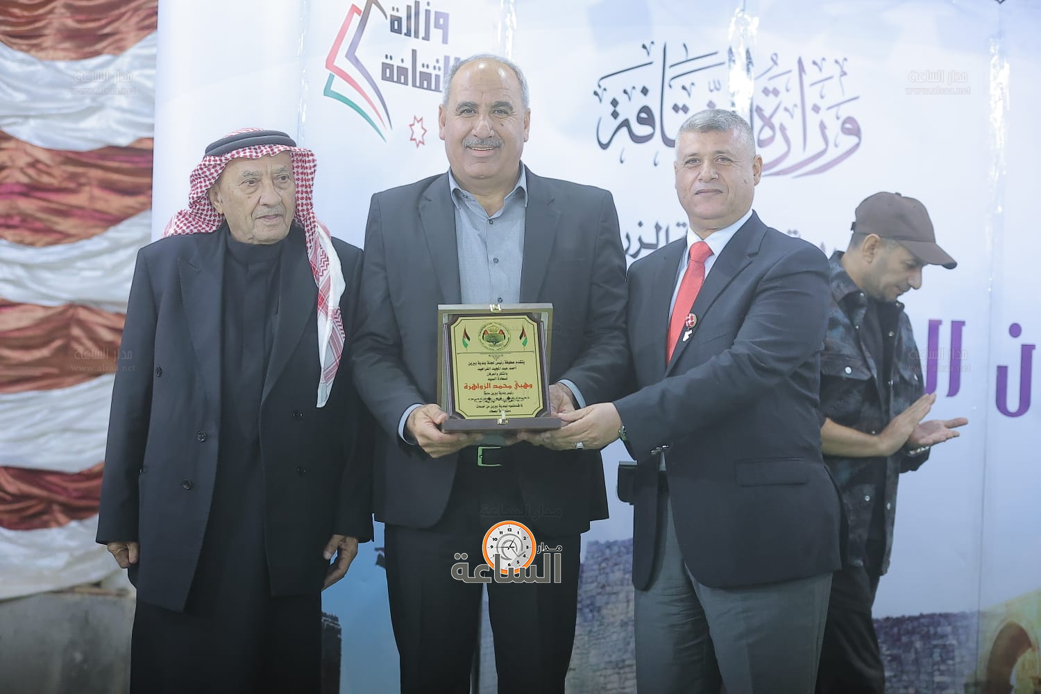 Madar Al-Saa Images 0.4043897848549054