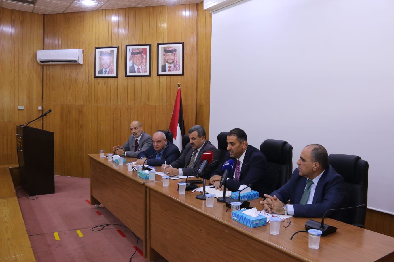 Madar Al-Saa Images 0.026000581948554813