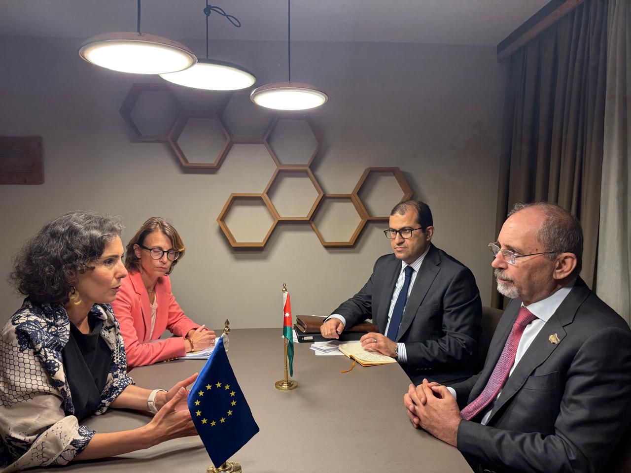 Madar Al-Saa Images 0.01849037779764029