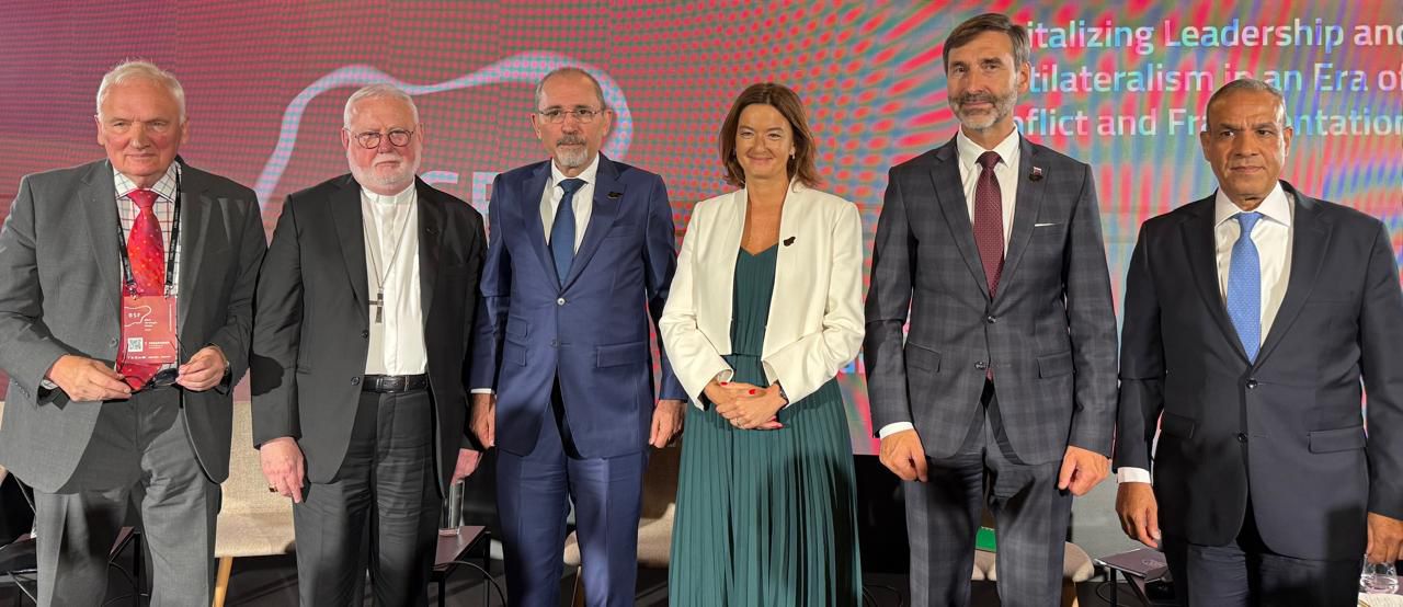 Madar Al-Saa Images 0.39084535428034306