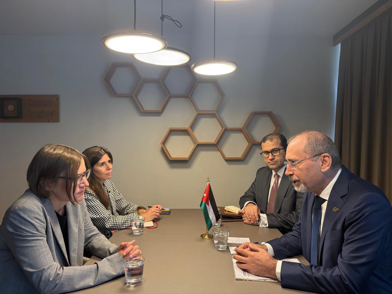 Madar Al-Saa Images 0.06351471813724408