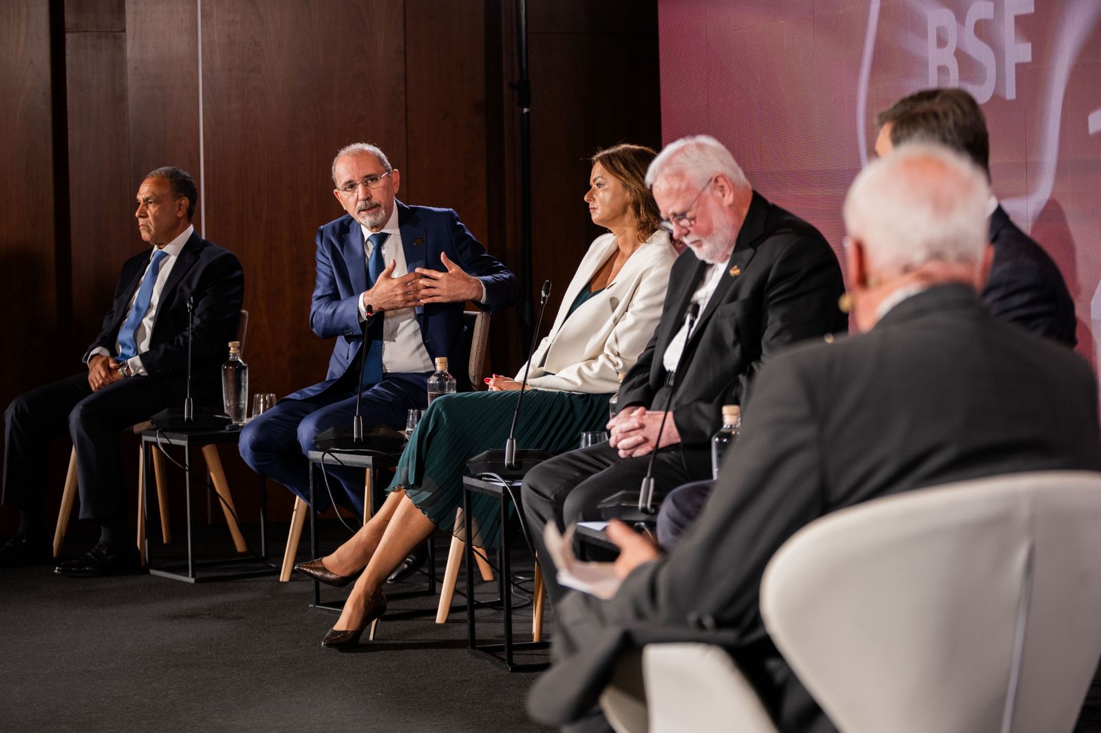 Madar Al-Saa Images 0.6911200039743084