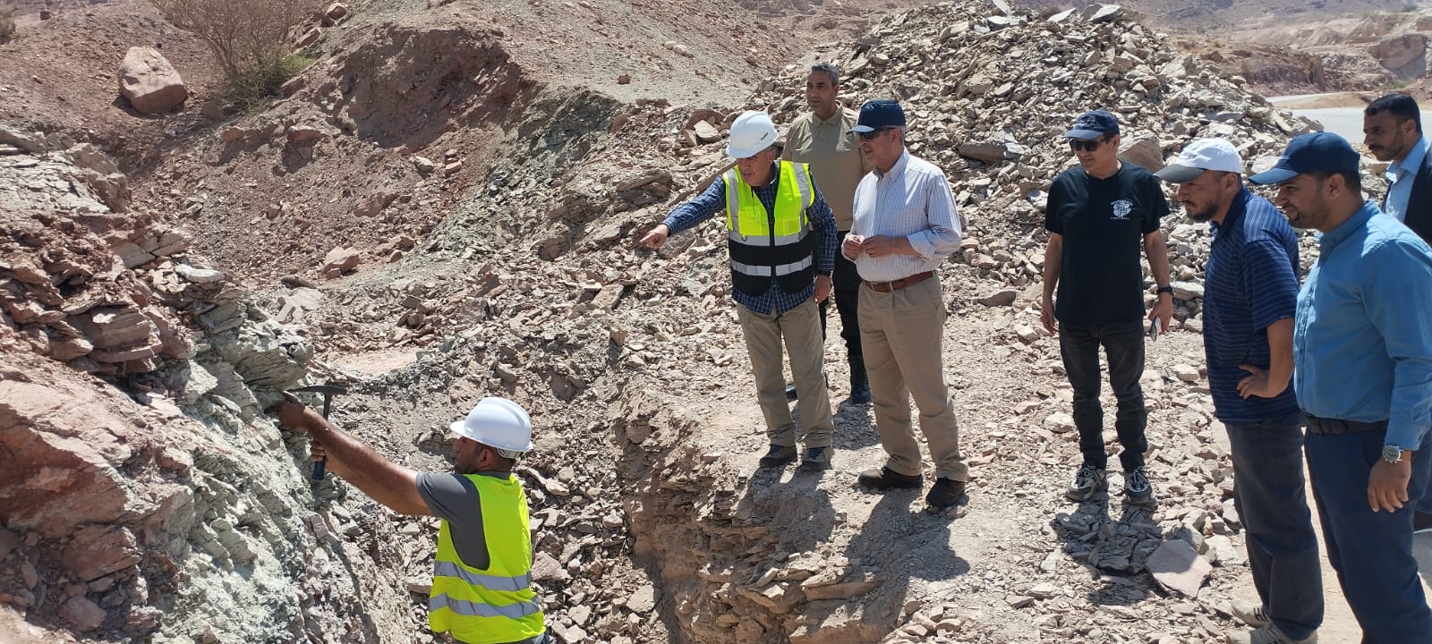 Madar Al-Saa Images 0.7135527663872134