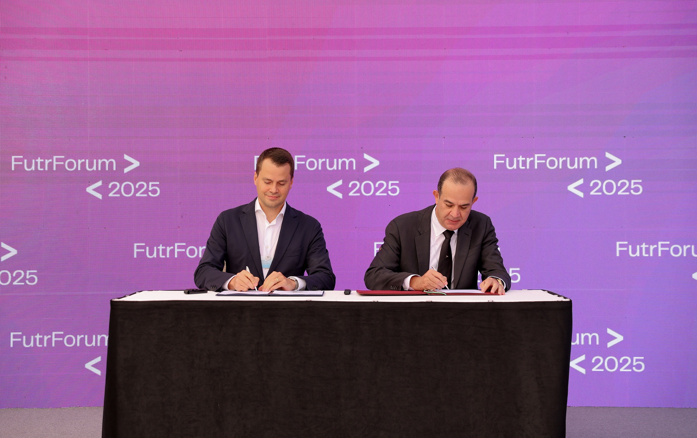 Madar Al-Saa Images 0.4675492995156726