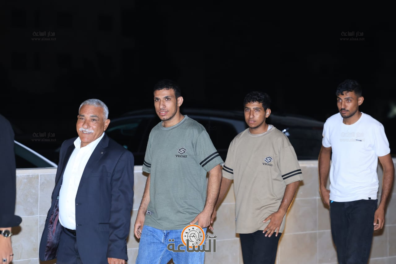 Madar Al-Saa Images 0.3907021345796292