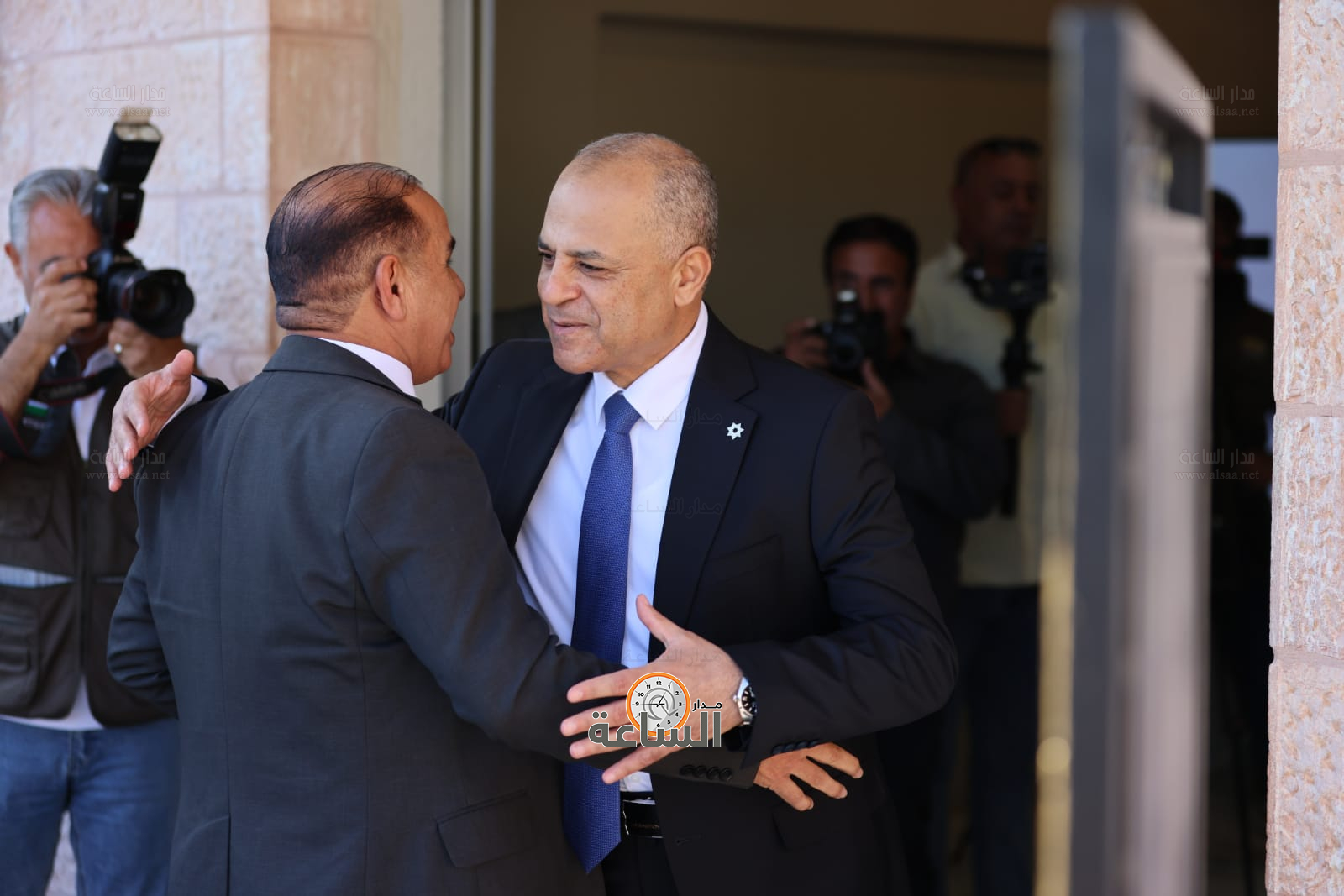 Madar Al-Saa Images 0.5029422710752246